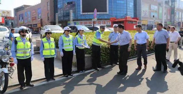 高温酷暑,天长市领导看望慰问一线公安交警