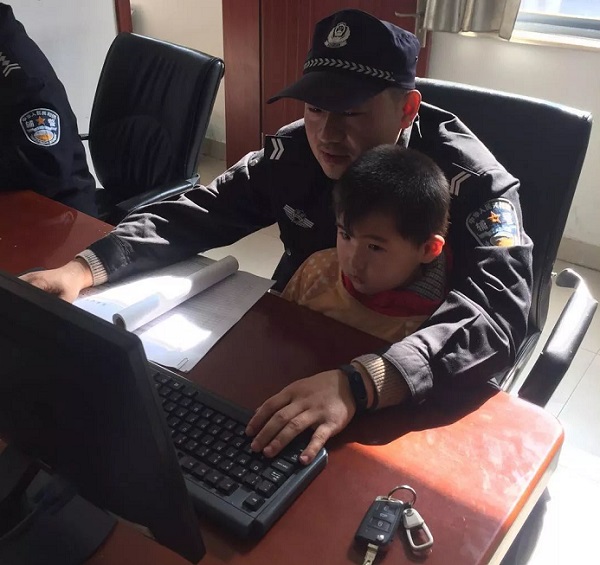 天长:4岁男孩在派出所里大喊"她就是我妈妈!