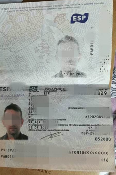 1,西班牙黑外教的护照扉页.jpg