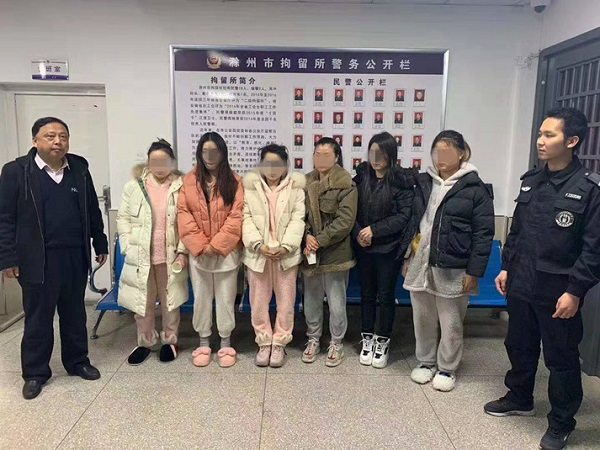 目前,王某,張某等10名犯罪嫌疑人因為涉嫌組織賣淫罪,被市公安局刑事