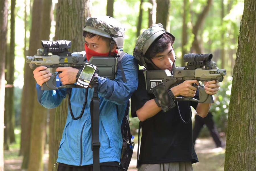 王者吃鸡真人cs实景地图户外战场,刷圈跑毒,捡拾装备,应有尽有